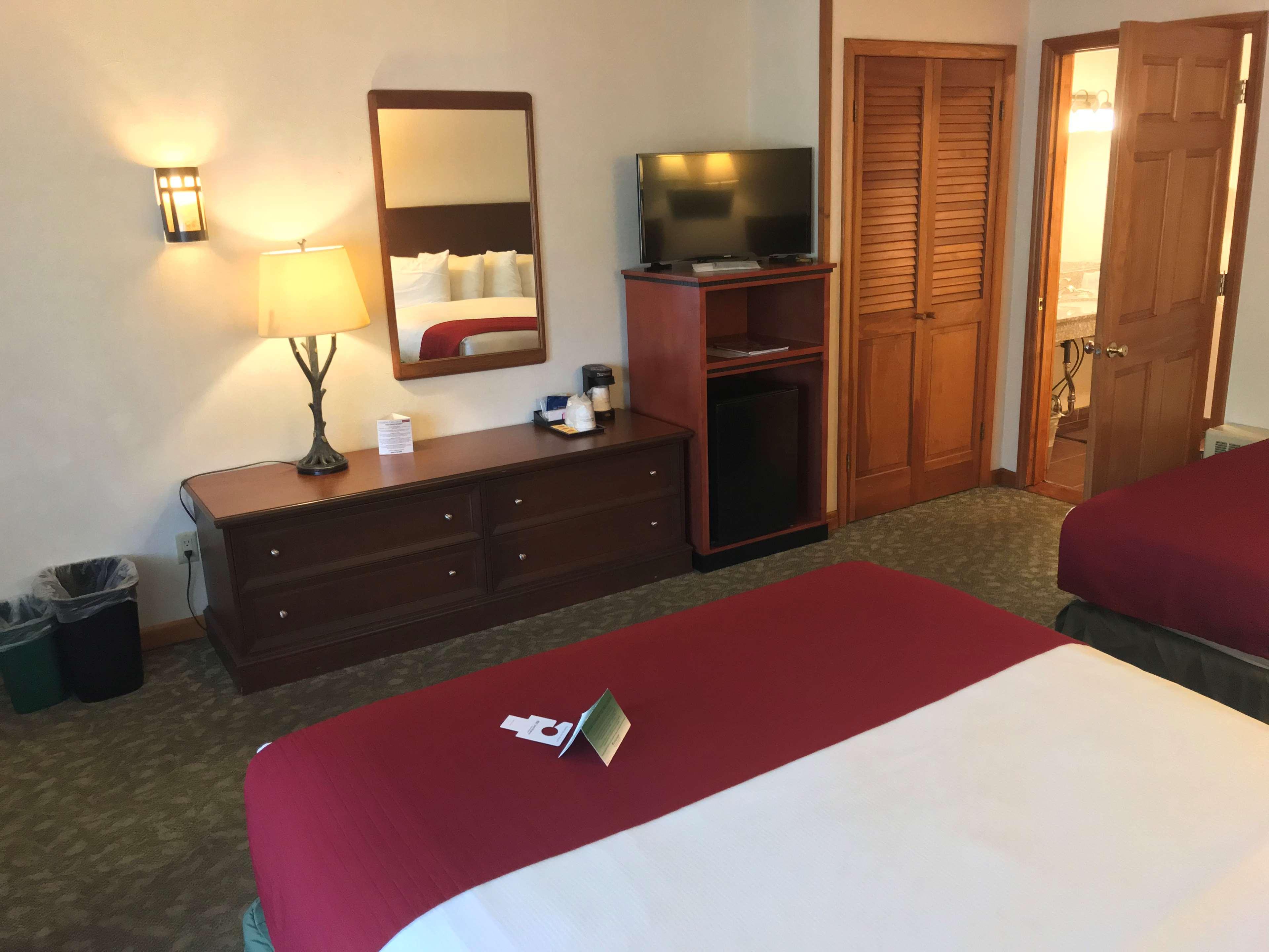 Best Western Adirondack Inn Лейк Плесид Екстериор снимка