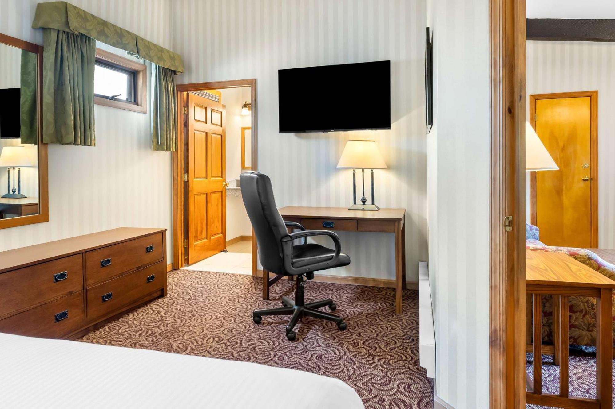 Best Western Adirondack Inn Лейк Плесид Екстериор снимка