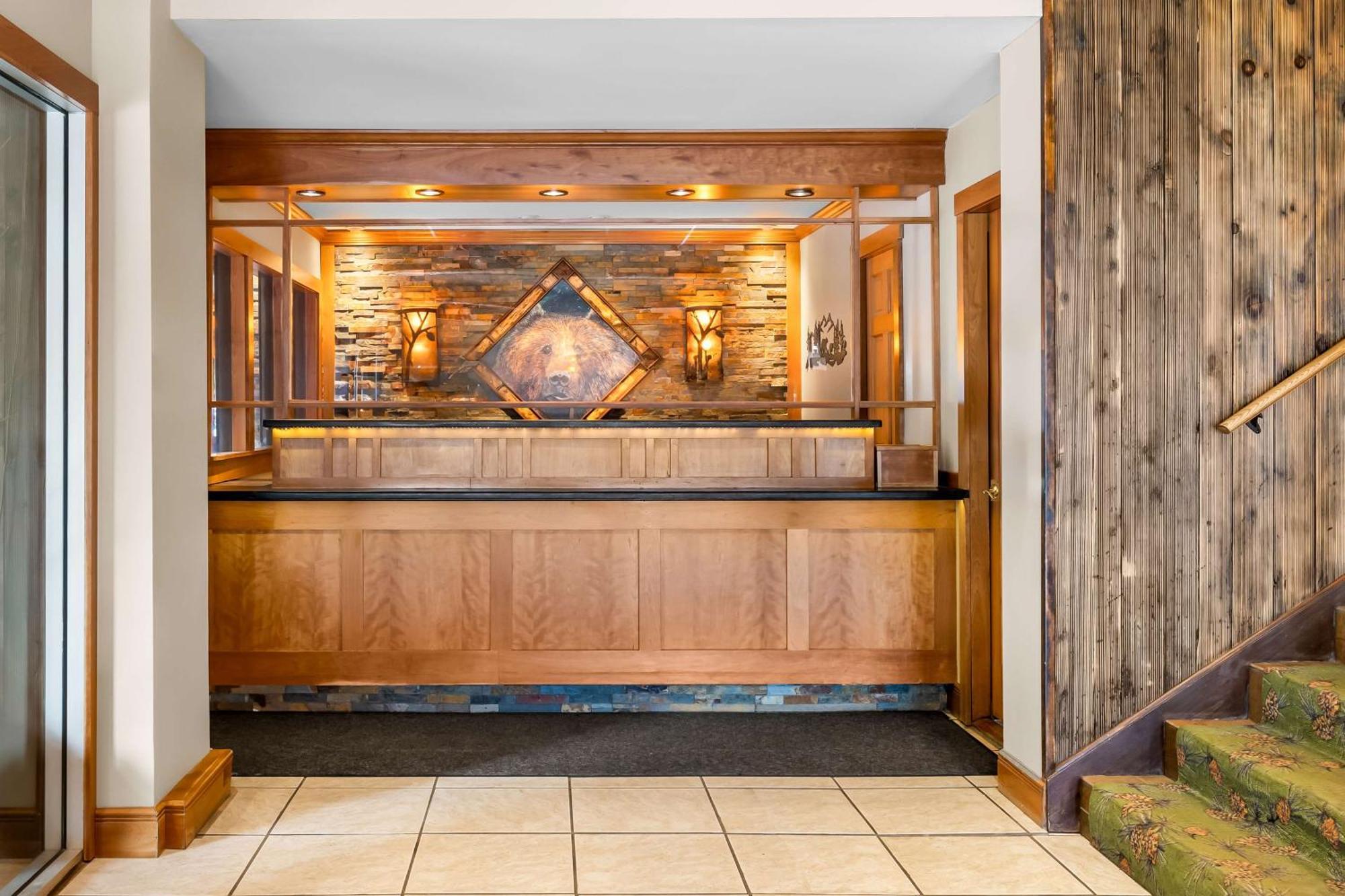 Best Western Adirondack Inn Лейк Плесид Екстериор снимка