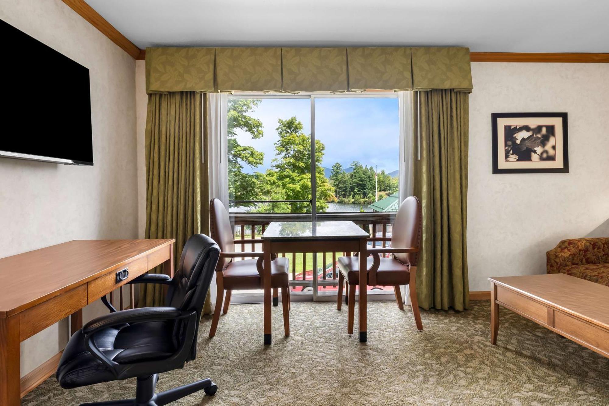 Best Western Adirondack Inn Лейк Плесид Екстериор снимка