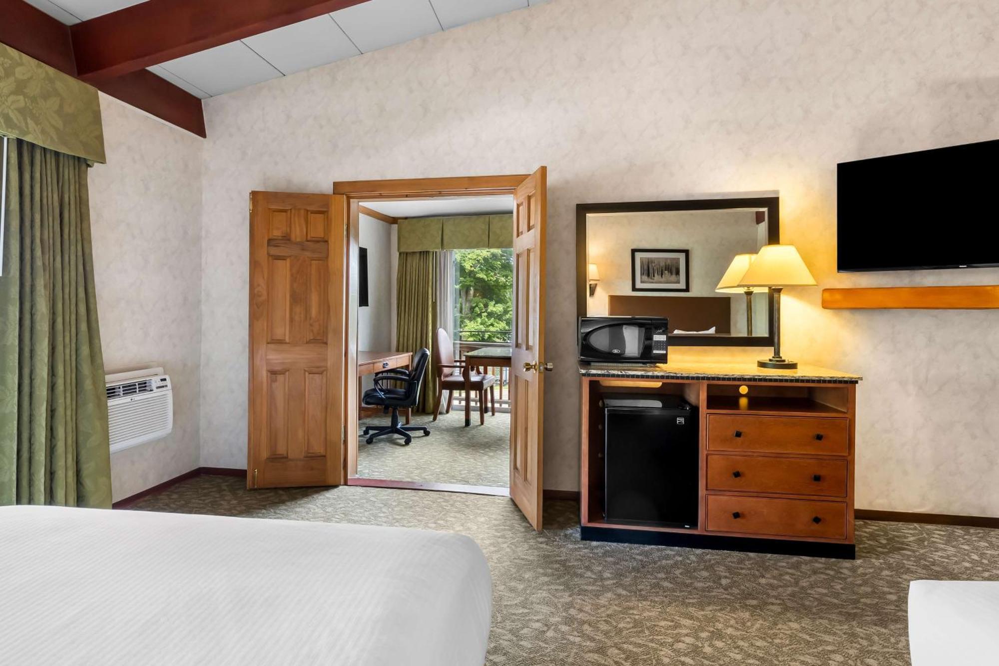 Best Western Adirondack Inn Лейк Плесид Екстериор снимка