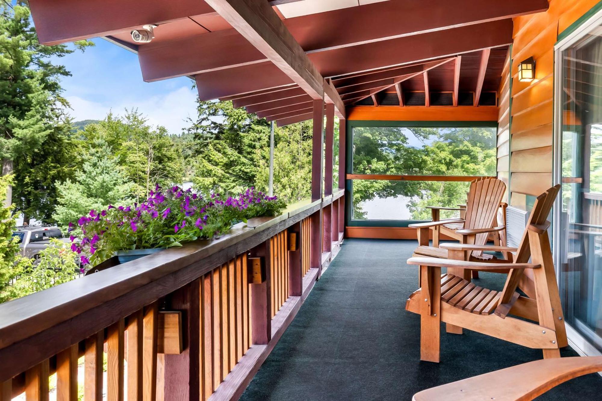 Best Western Adirondack Inn Лейк Плесид Екстериор снимка