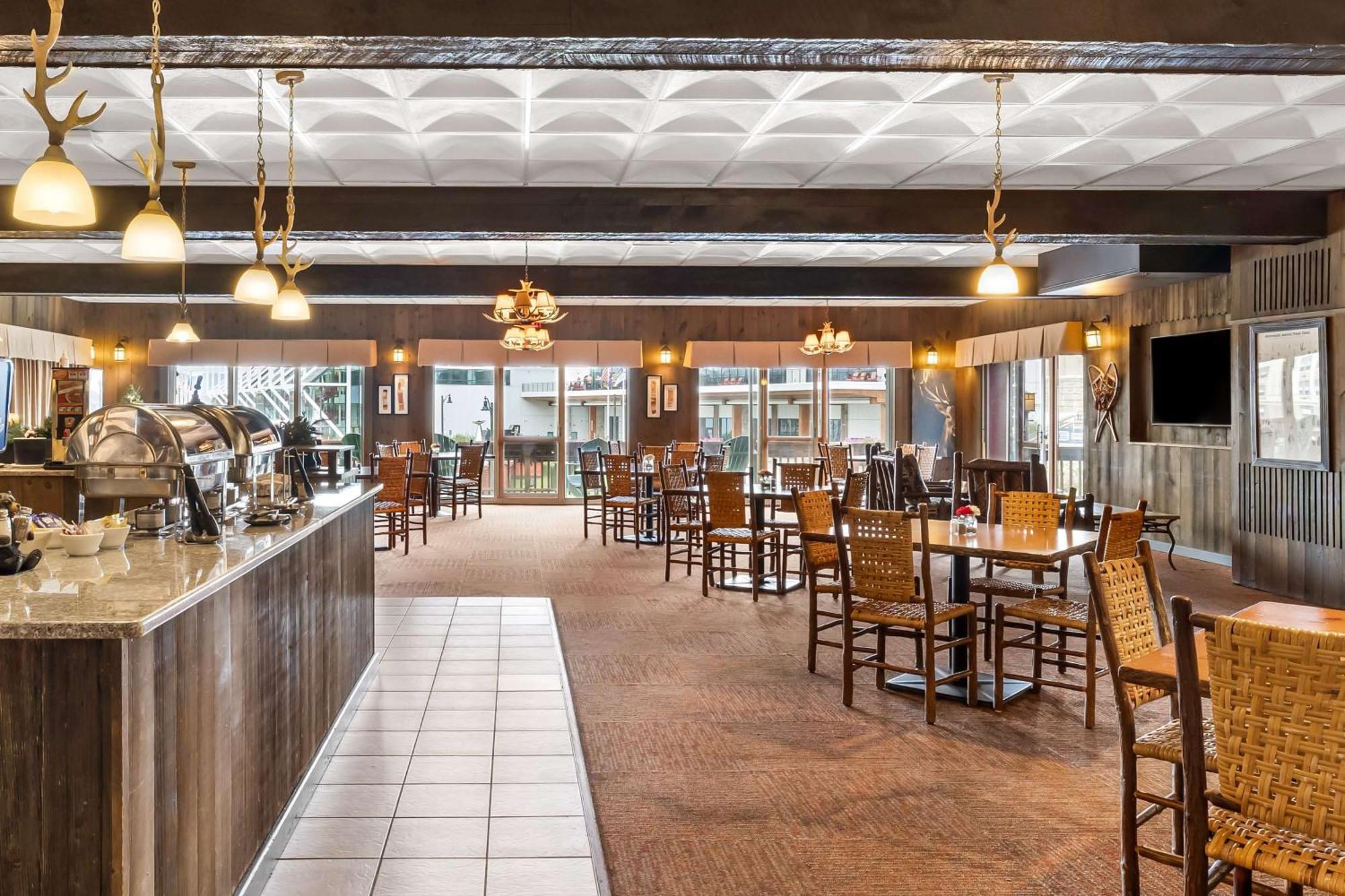 Best Western Adirondack Inn Лейк Плесид Екстериор снимка
