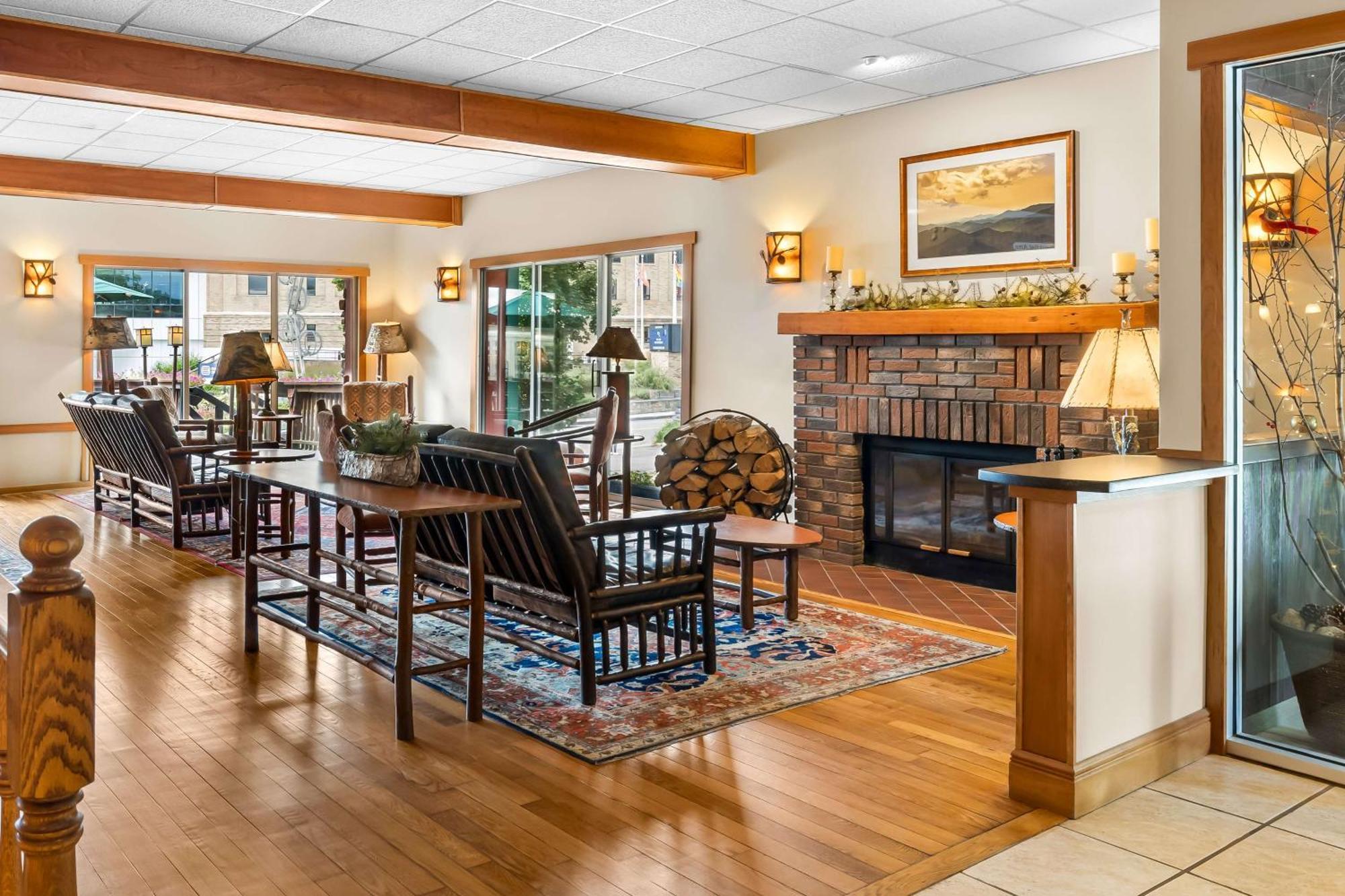 Best Western Adirondack Inn Лейк Плесид Екстериор снимка