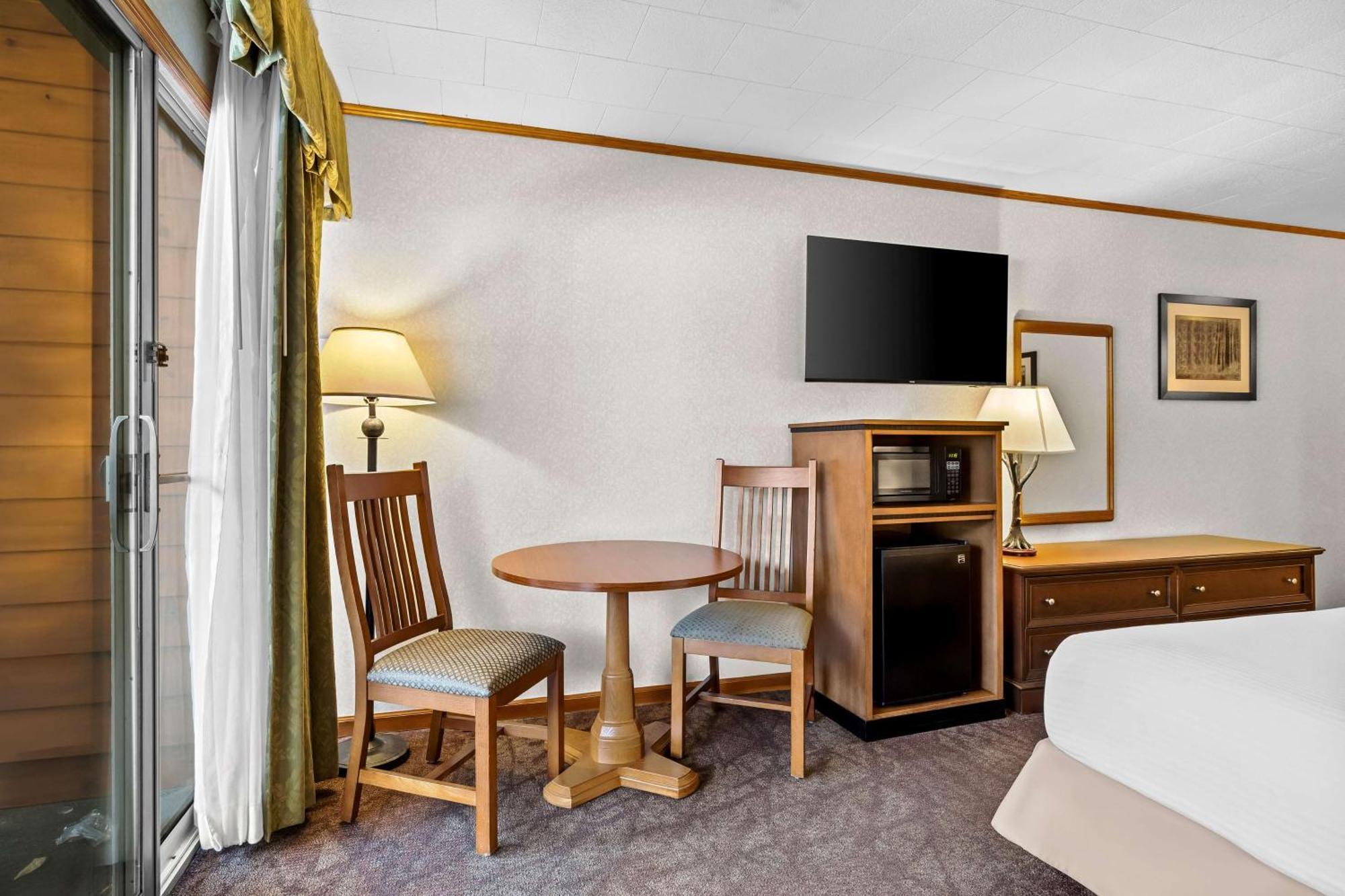 Best Western Adirondack Inn Лейк Плесид Екстериор снимка