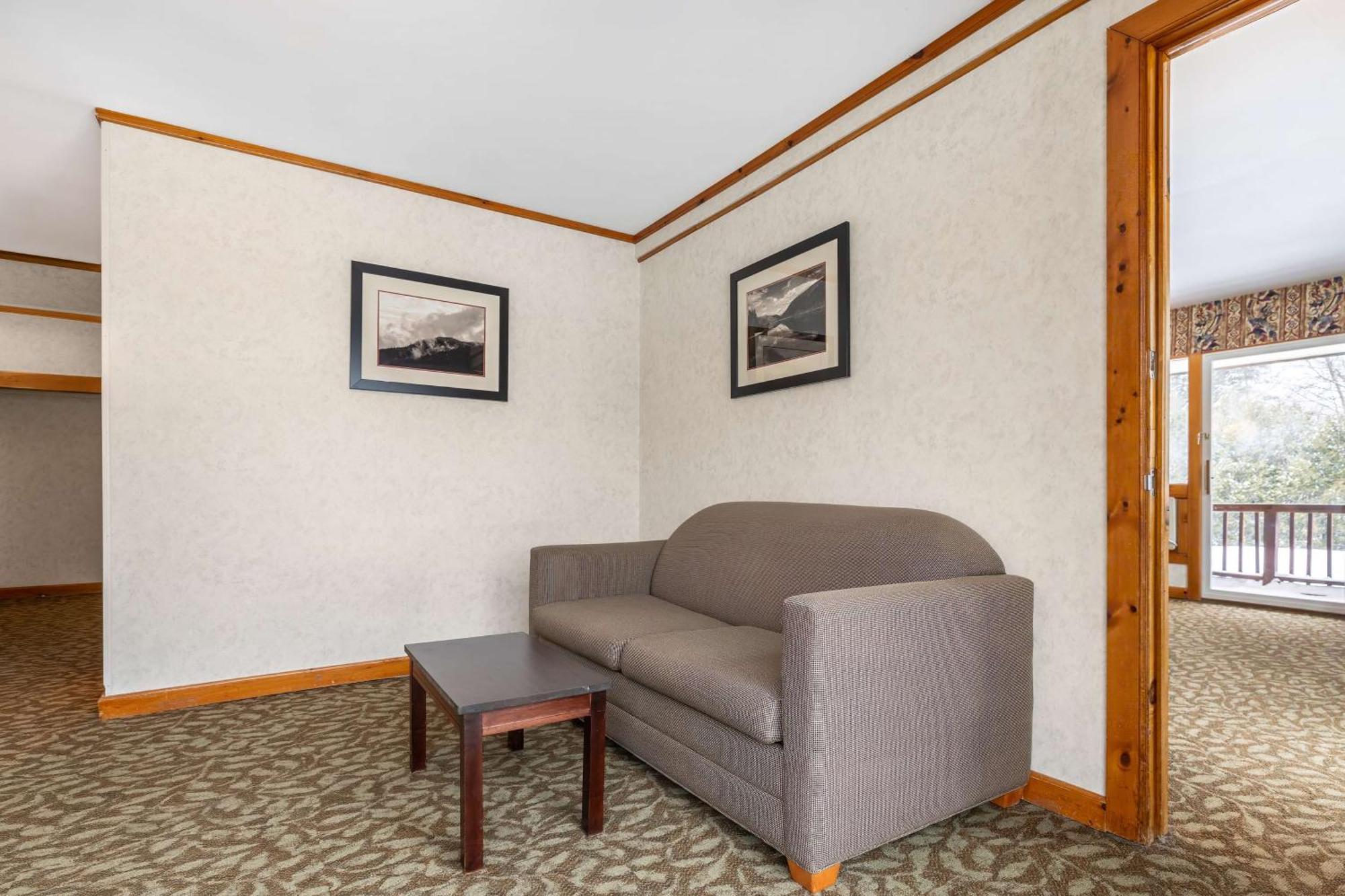 Best Western Adirondack Inn Лейк Плесид Екстериор снимка