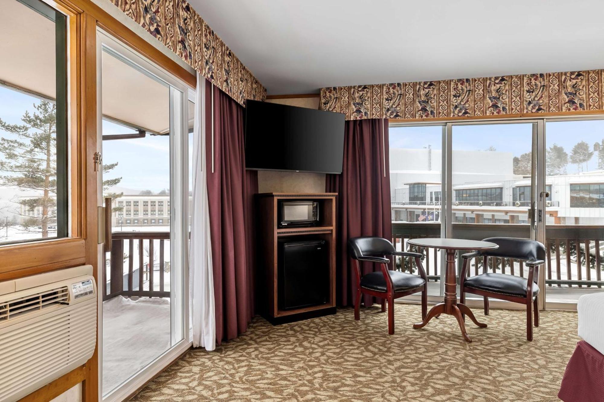Best Western Adirondack Inn Лейк Плесид Екстериор снимка