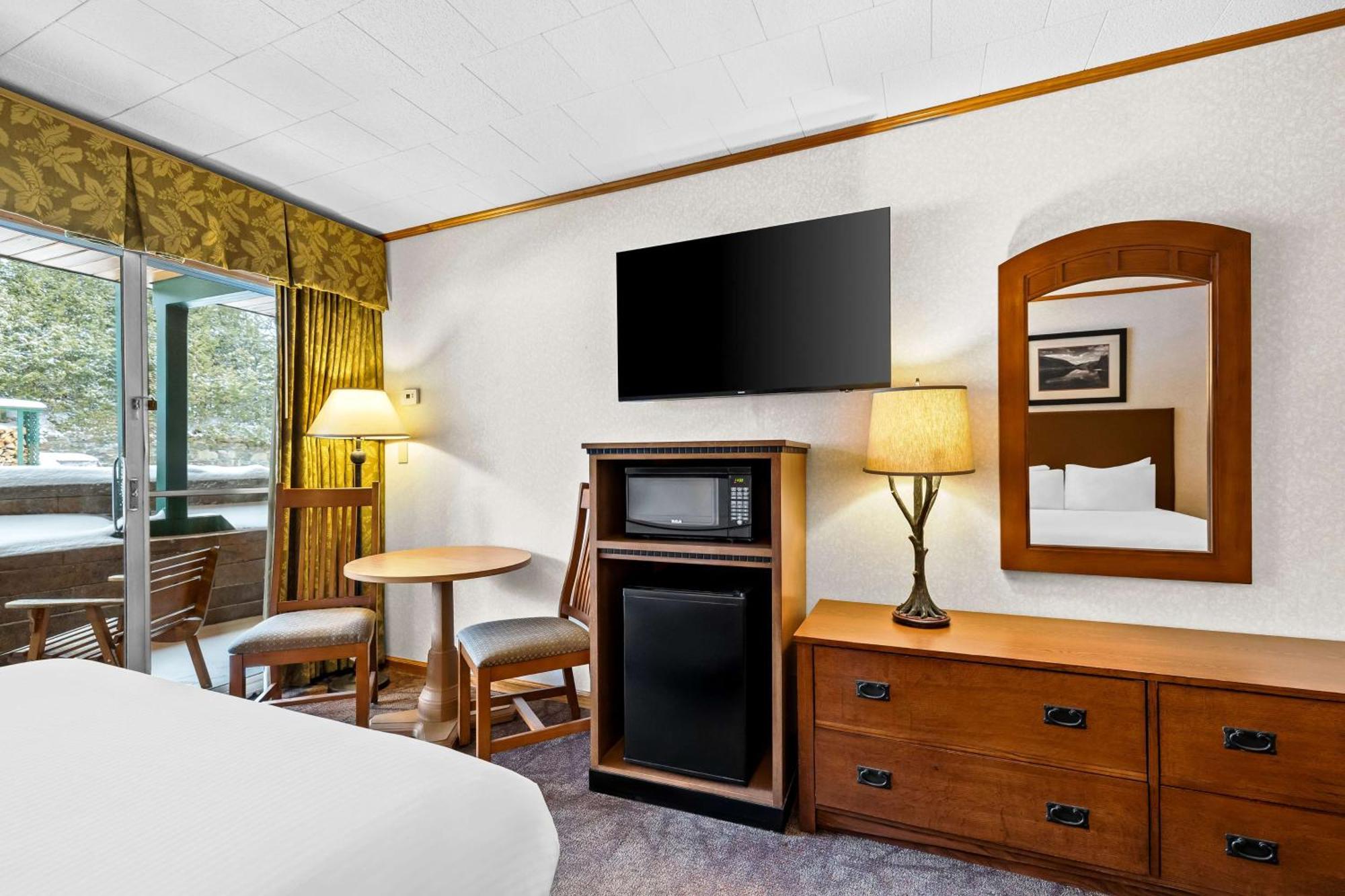 Best Western Adirondack Inn Лейк Плесид Екстериор снимка